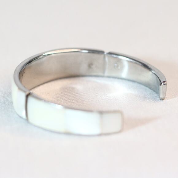 Hinged Cuff Bracelet Mother Of Pearl Shades Of Beige To Blush - Picture 7 of 11